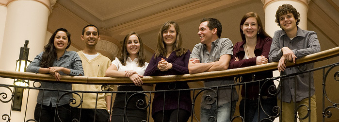Des membres de l’équipe des ambassadeurs de l’Université d’Ottawa