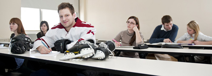 Star student-athlete Dominic Jalbert, a hockey player for the uOttawa Gee-Gees, and a Telfer School of Management student.